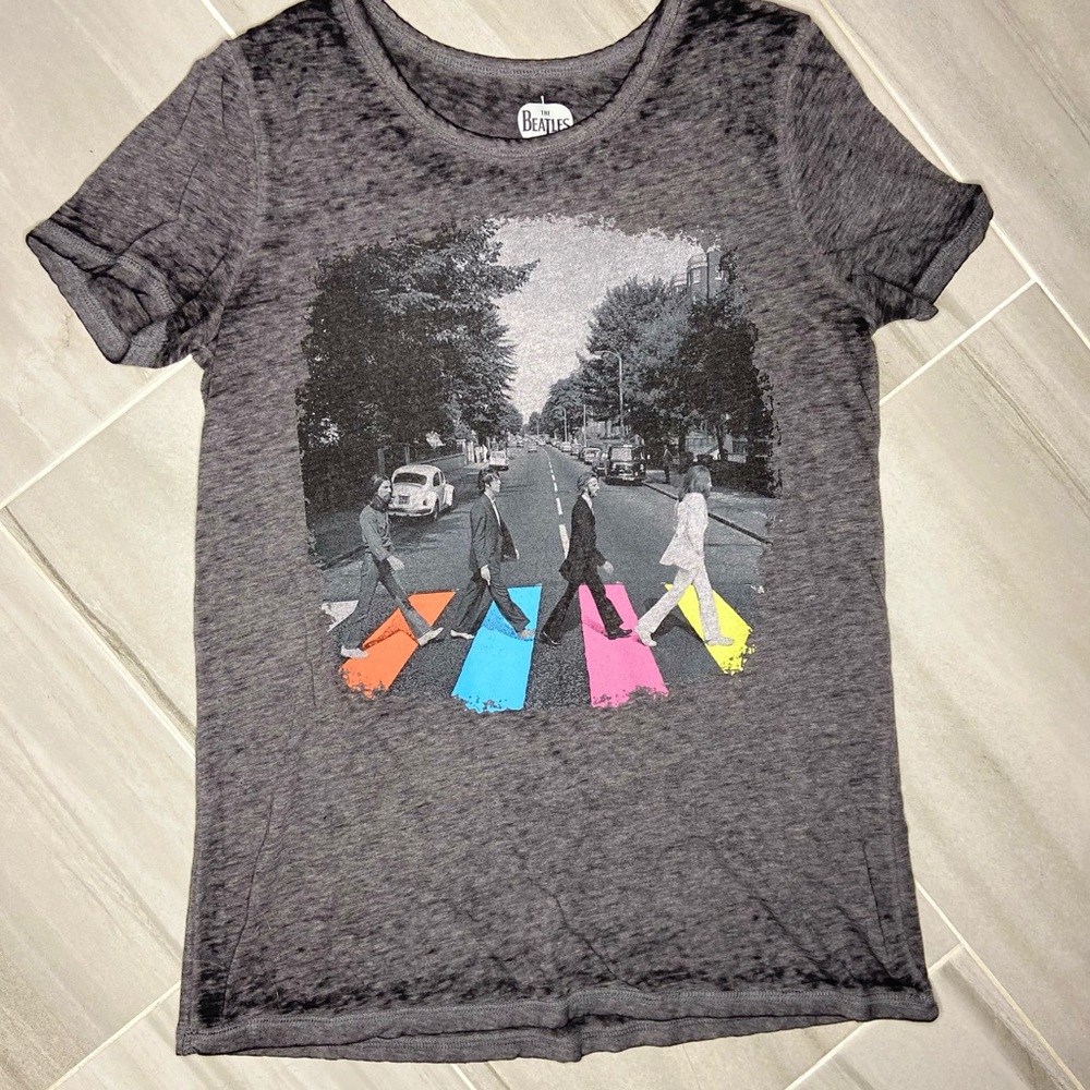American Eagle Beatles shirt. Size-Small.